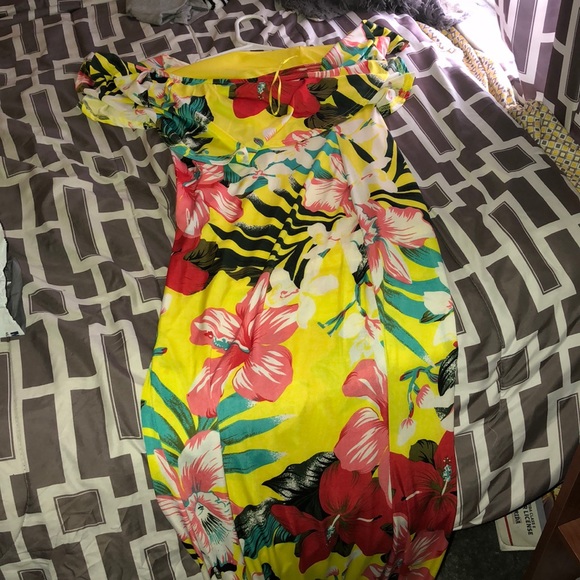 Dresses & Skirts - Floral dress